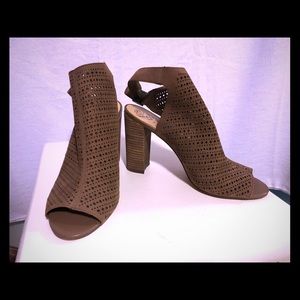 Brand VINCE CAMUTO PEEP TOE WITH BUCKLE HEELS